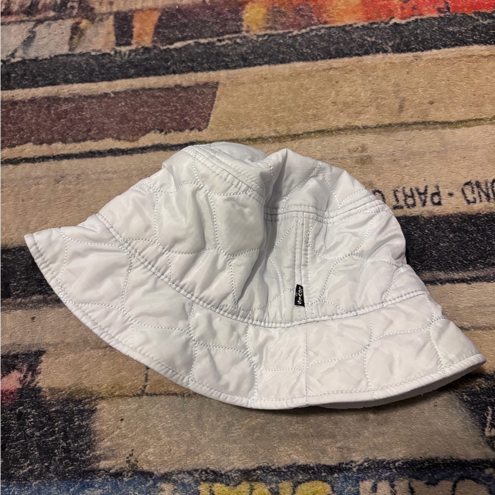 Levi’s White Quilted Bucket Hat